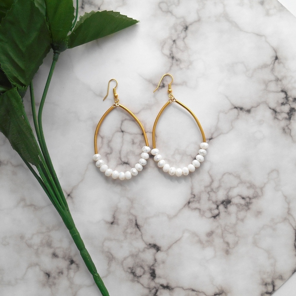 🆕️ Lexi Hoop Beaded Earrings - Picture 2 of 8